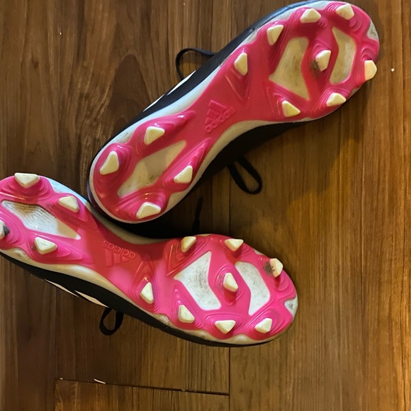 Adidas ladies soccer cleats - Picture 5 of 6